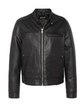 Schwarze Lederjacke mit Frontreißverschluss, Reißverschlusstaschen an Brust und Seiten, Druckknopfkragen und gesteppter Innenfutter.