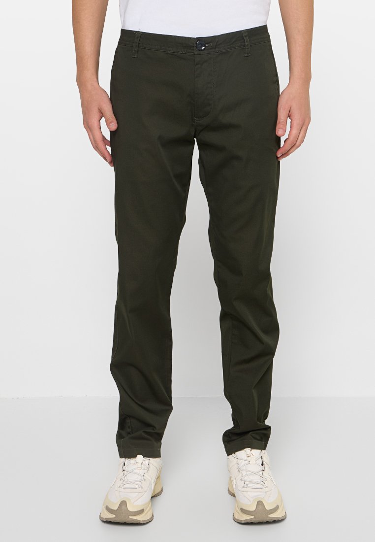 Armani Exchange Chino Media 1