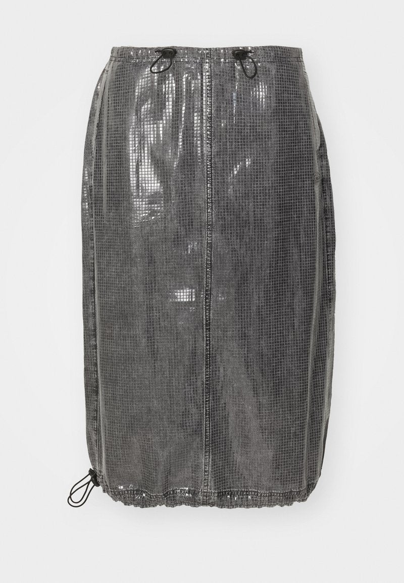 Schwarz, strukturierter Midi-Rock mit einem Gittermuster, Kordelzugbund und transparentem Material mit leichtem Glanz. Lässiges Design mit Seitennähten.