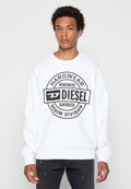 Weißes Sweatshirt mit einem großen schwarzen runden Logo und den Texten: "HARDWEAR", "DIESEL", "REINFORCED" und "DENIM DIVISION." Lange Ärmel.