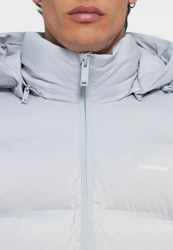 Calvin Klein QUILTED BONDED CHANNEL