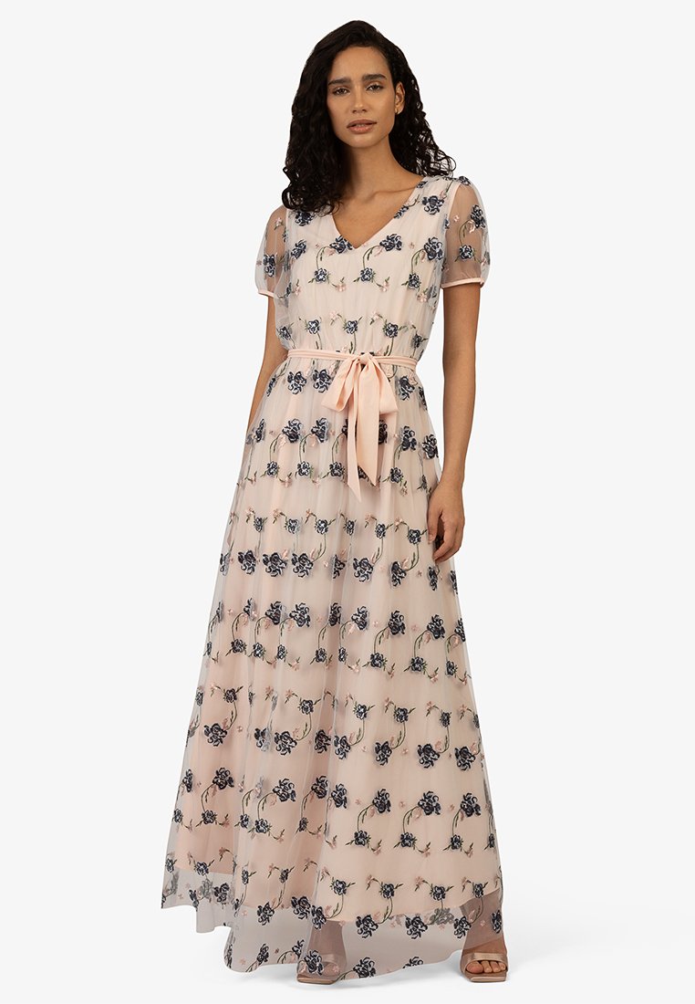 Apart Glamour Maxikleid Media 1