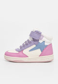 High-Top-Sneaker aus weißen, pinken und helllila Synthetikmaterialien, mit einem blauen Sternakzent und verstellbarem Riemen.