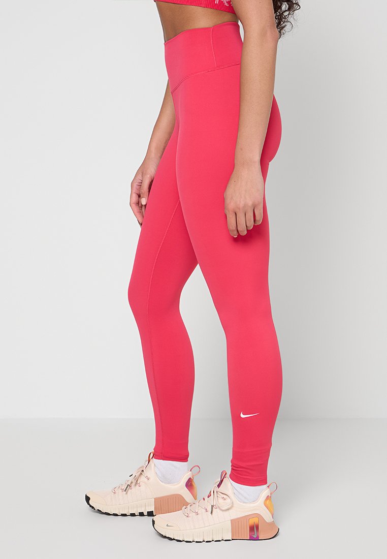 Nike Performance
