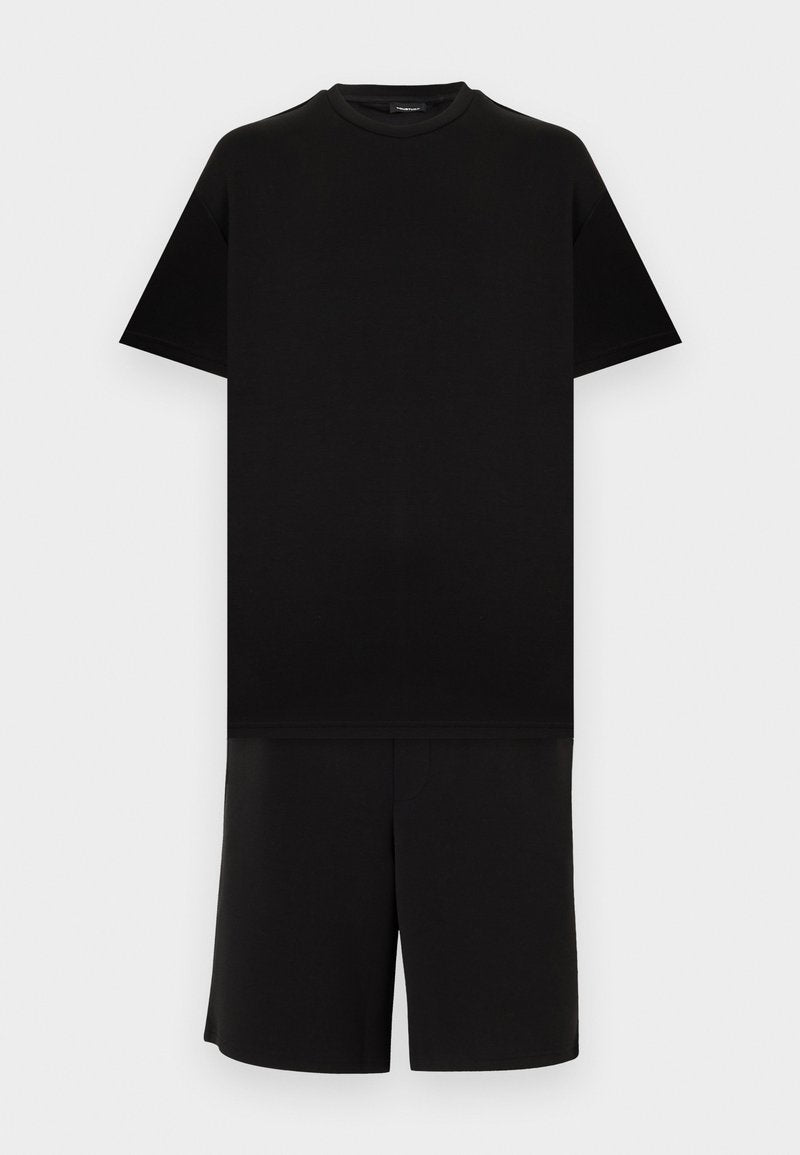 OVERSIZED FIT & SHORTS SET Media 1