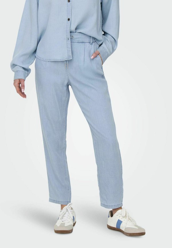 ONLY ONLPOPTRASH Straight Fit - Mom Jeans - light blue denim