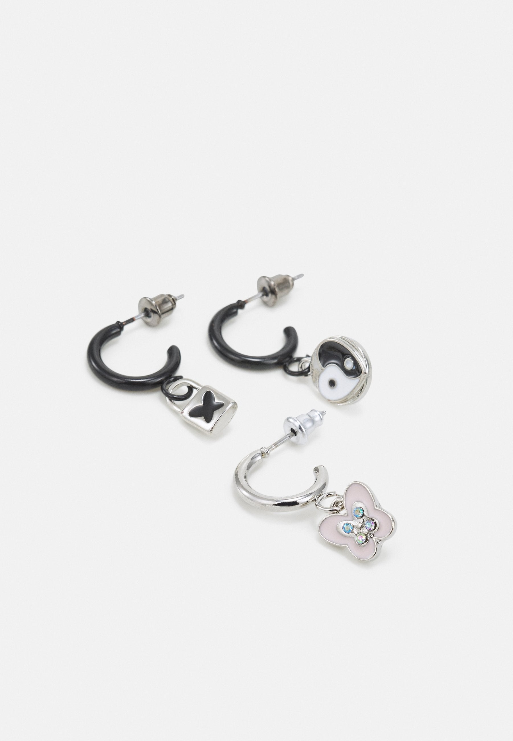 Uncommon Souls FUN EARRINGS UNISEX 6 PACK