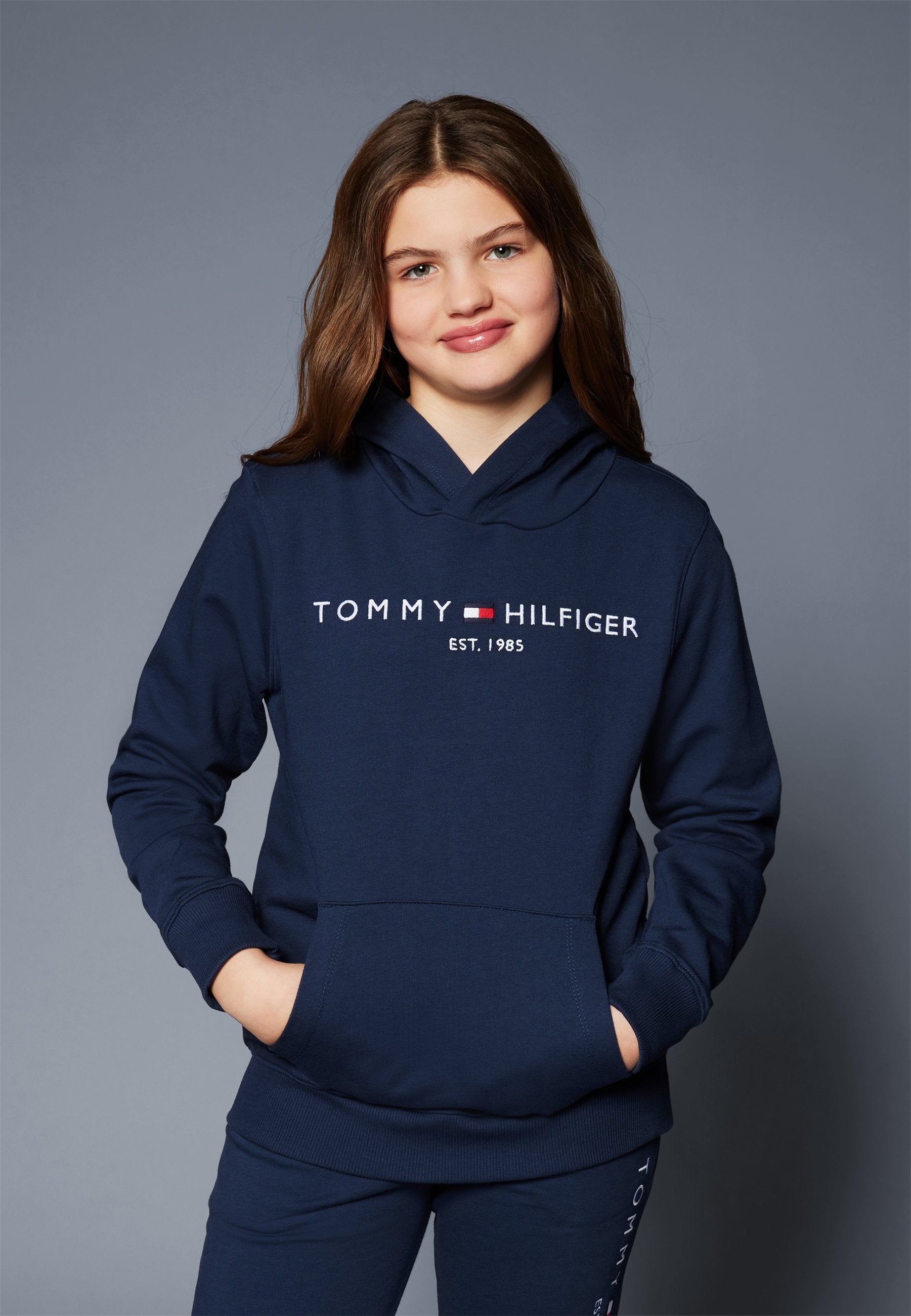 ESSENTIAL HOODIE UNISEX Media 3