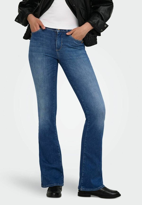 ONLY FLARED FIT JEANS ONLBLUSH MID WAIST FLARED FIT JEANS - Bootcut jeans - medium blue denim