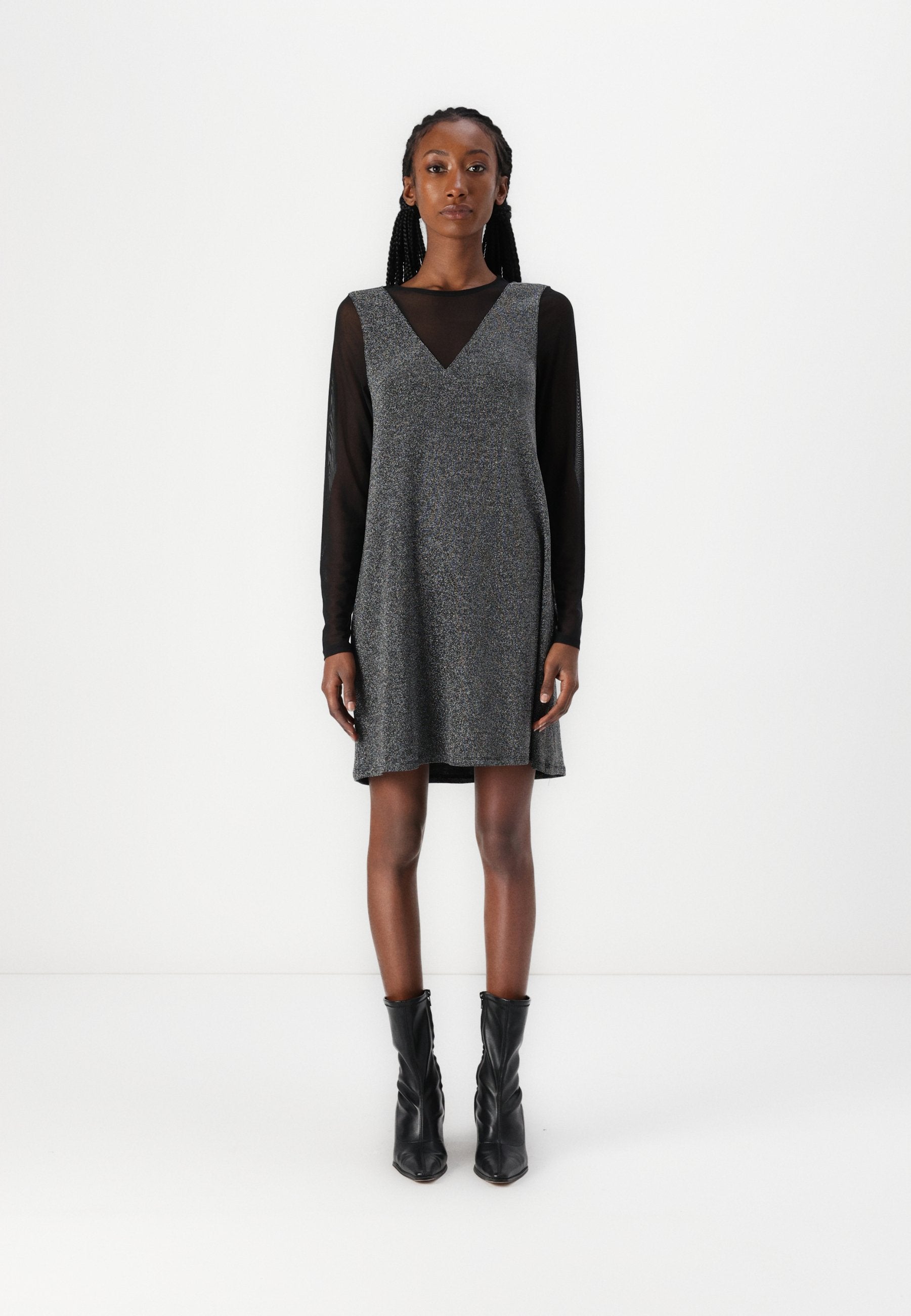 ONLQUEEN  V NECK DRESS  Media 3