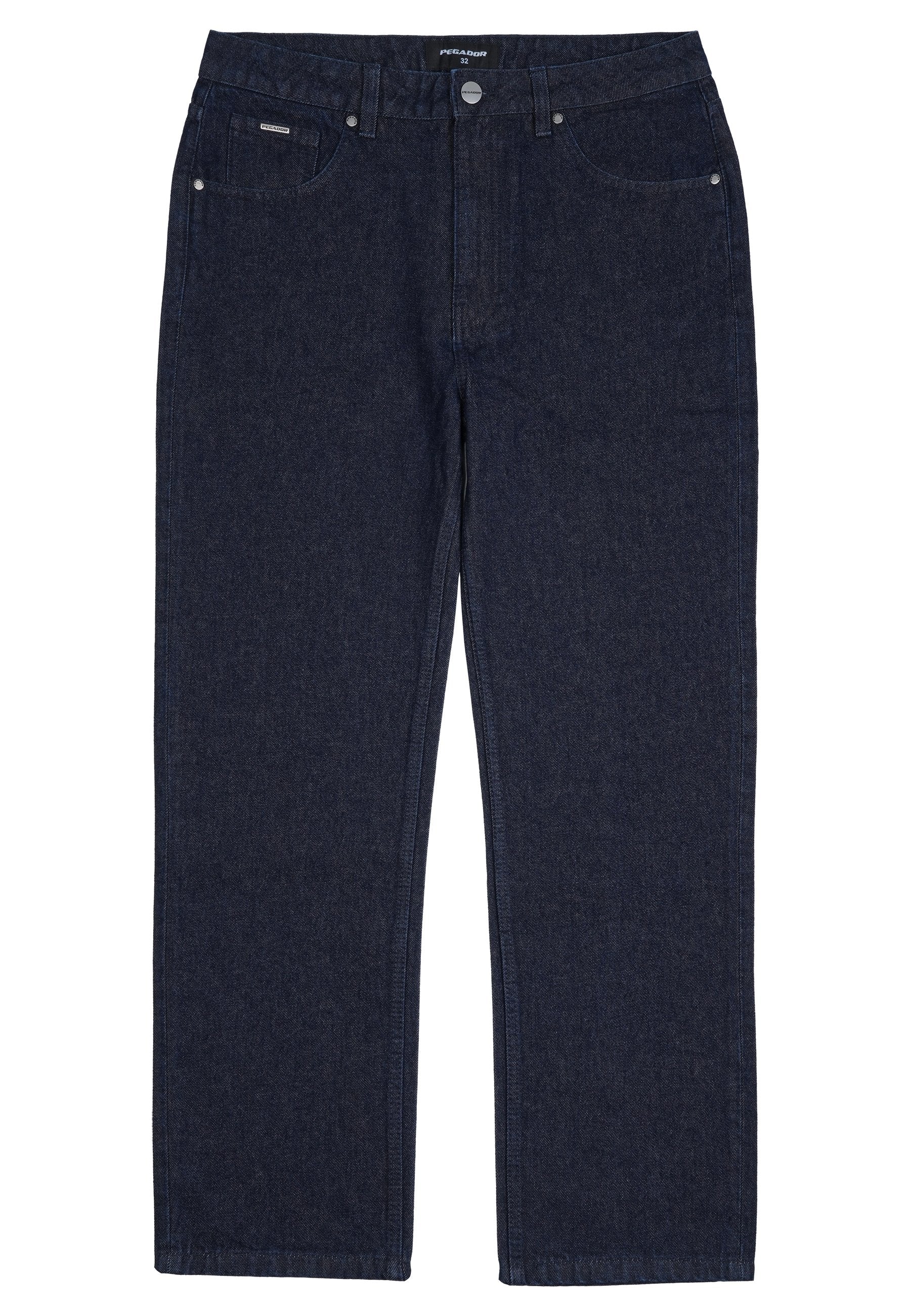 Dunkelblaue Jeans mit geradem Bein, vorne mit Knopfverschluss, Gürtelschlaufen und Fünf-Taschen-Design.