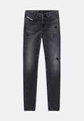 Schwarze Skinny-Jeans mit einem distressed Finish, die an der Vorderseite Risse aufweisen, im klassischen Fünf-Taschen-Design und mit kontrastierenden Nähten.