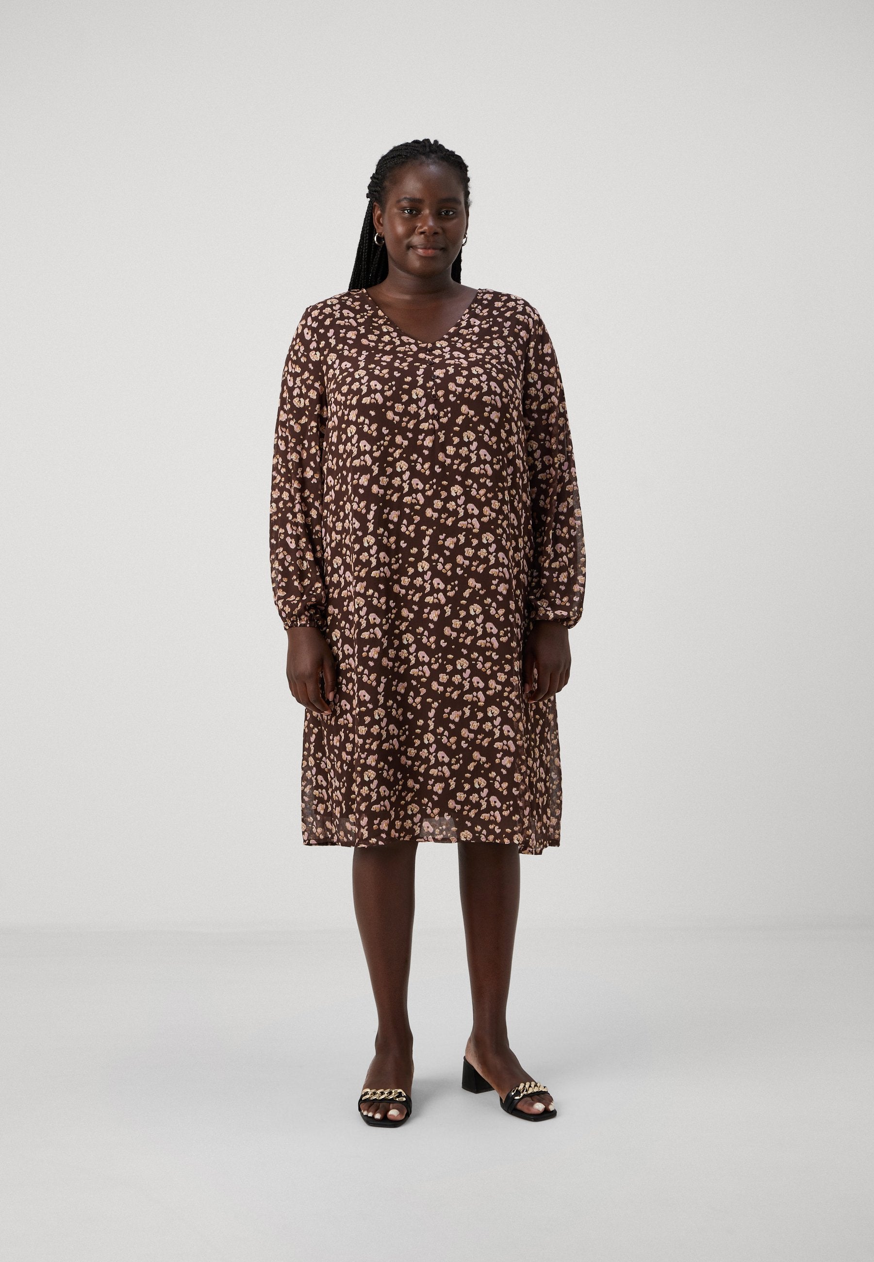 CARMIRONNA V NECK DRESS Media 3
