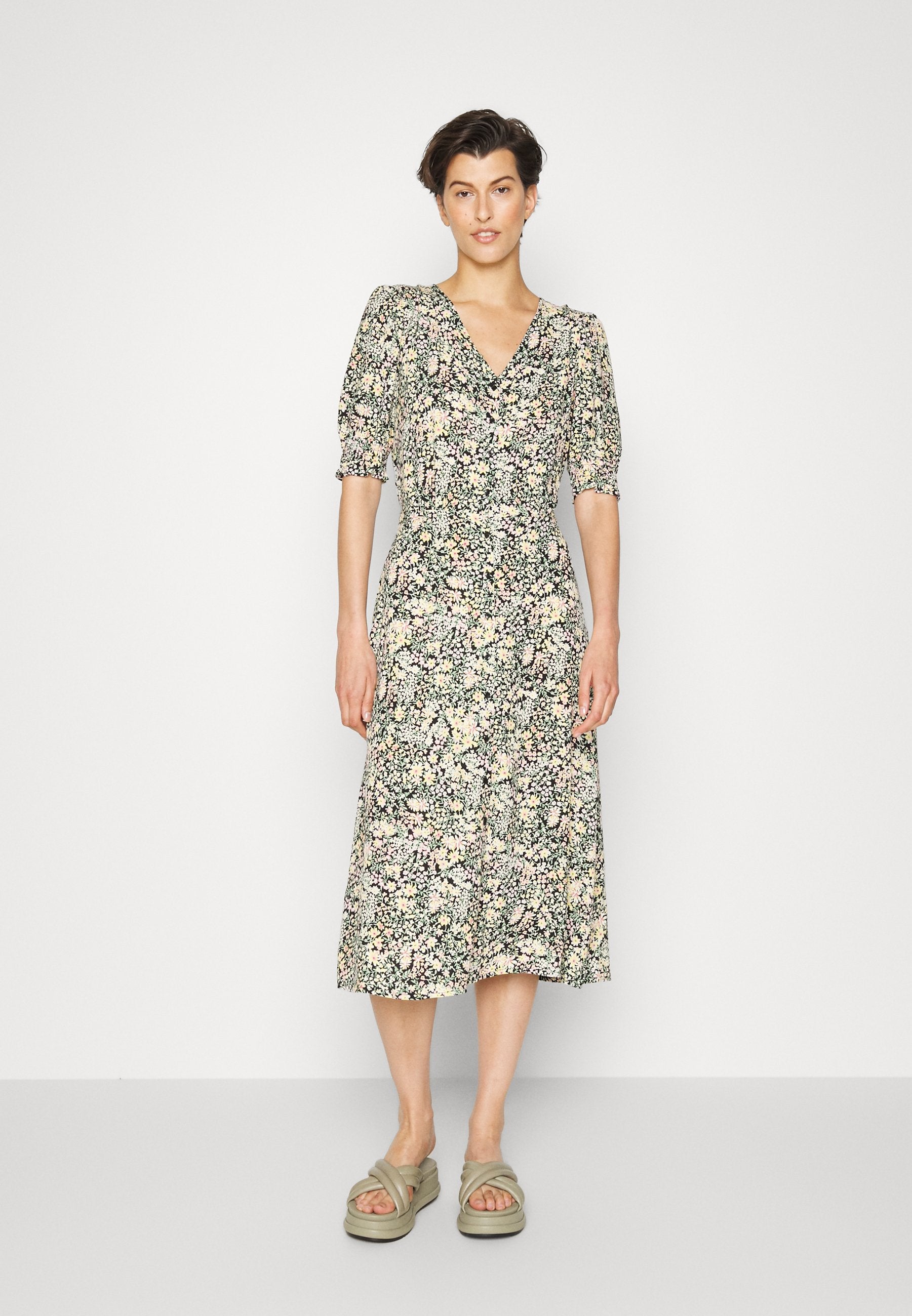 ONLFREDERIKKE V NECK BELT DRESS Media 3
