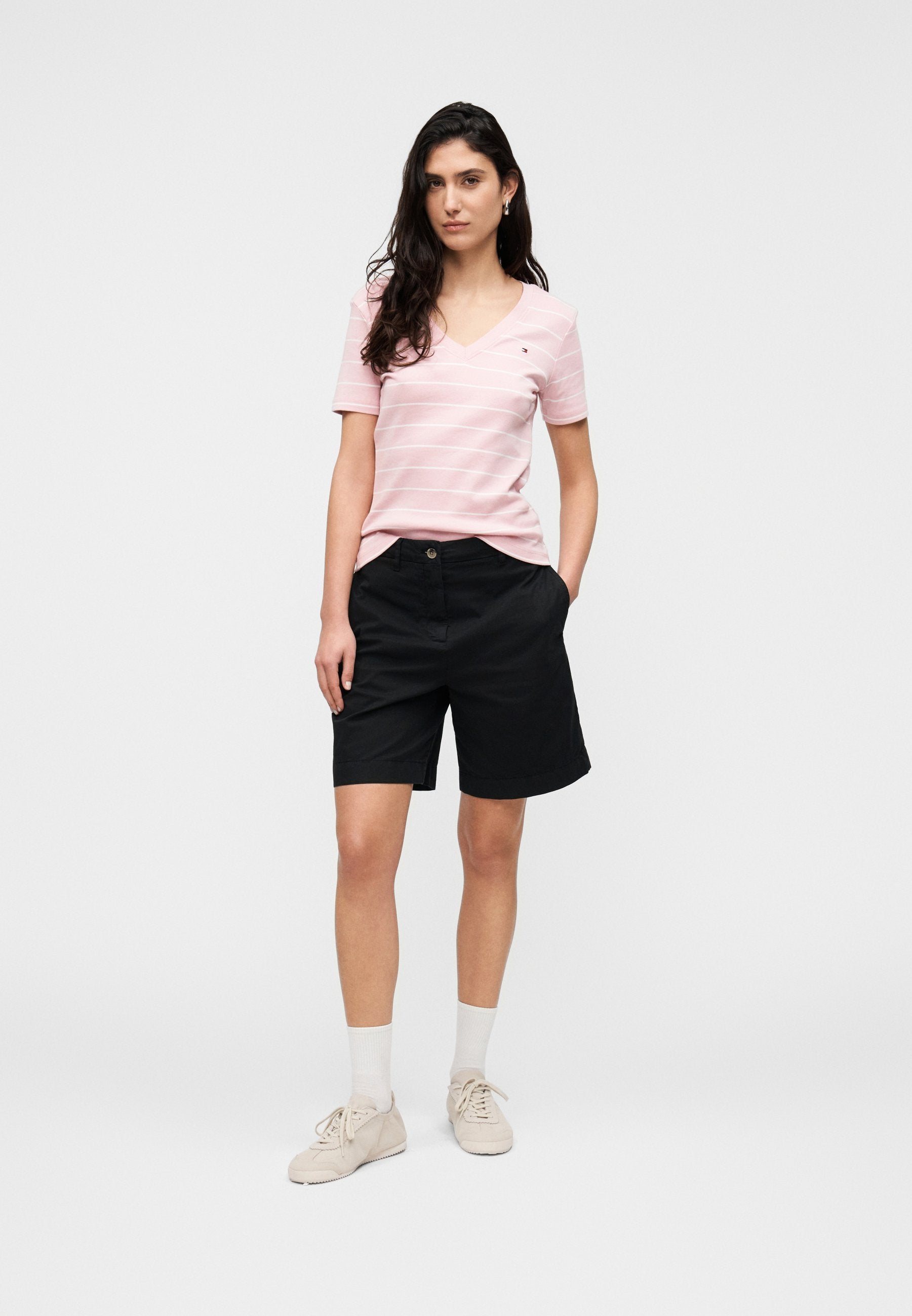 WASHED REGULAR CHINO SHORTS Media 2