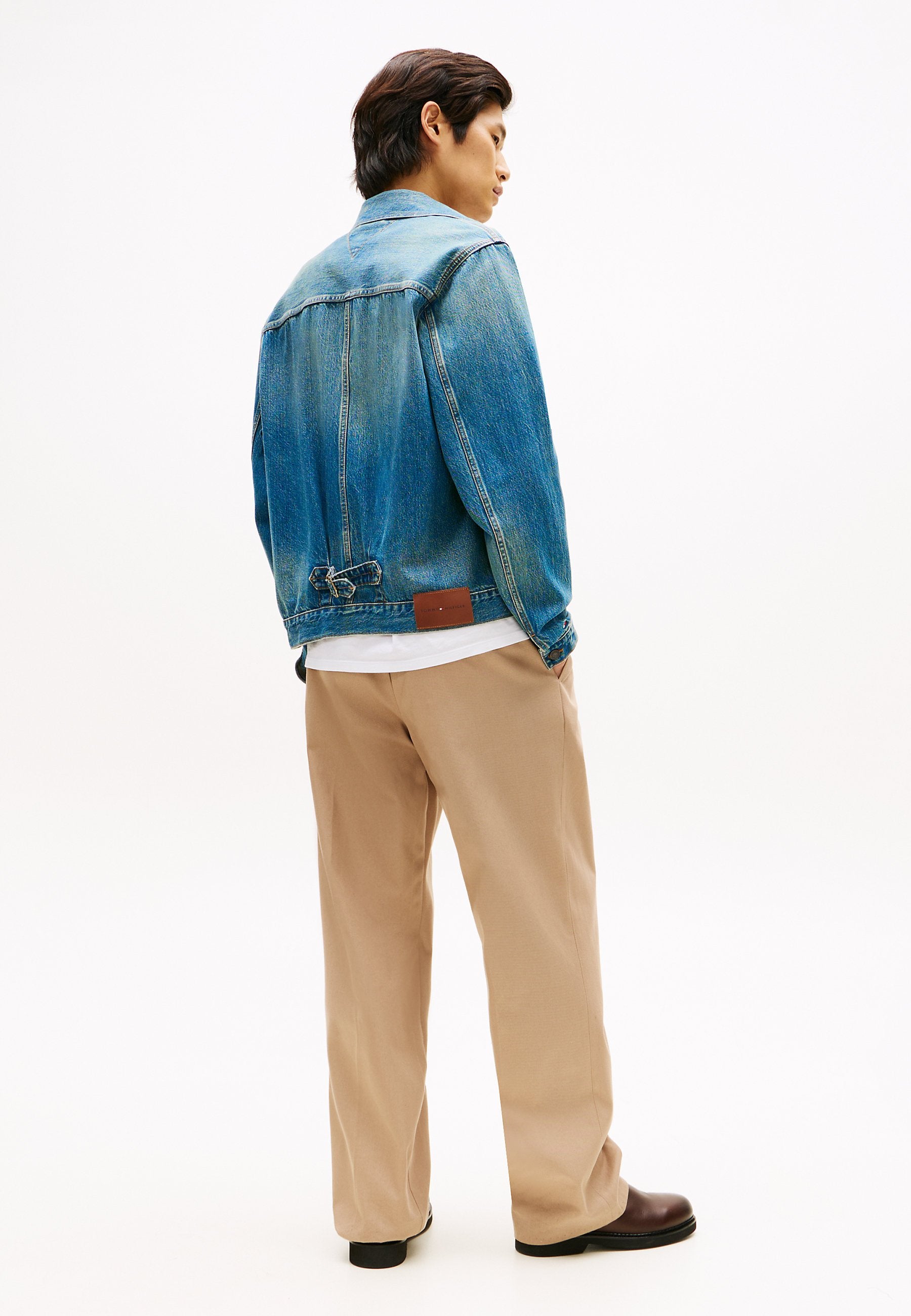 CINCH BACK DENIM TRUCKER JACKET Media 4