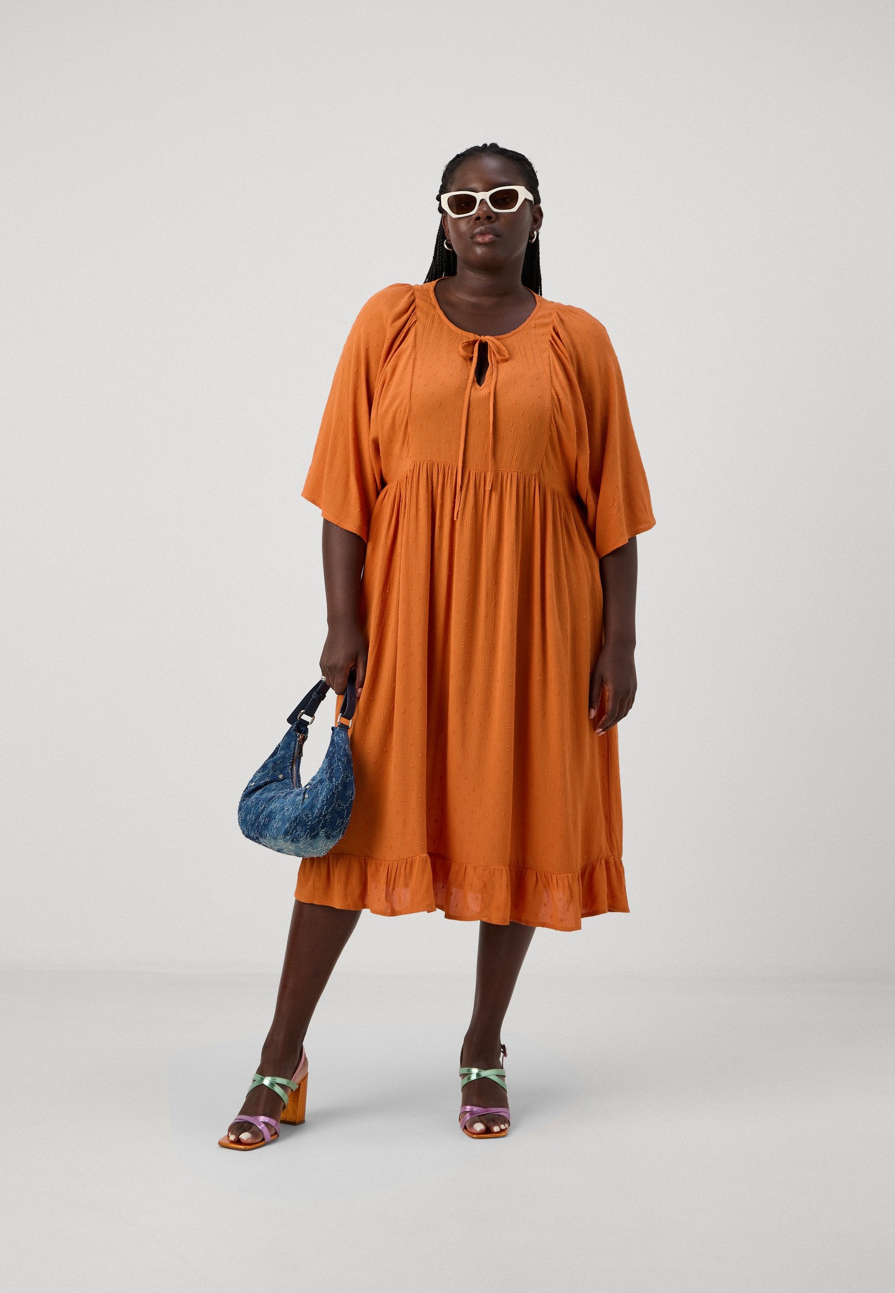 CARELEANOR LIFE DRESS Media 2
