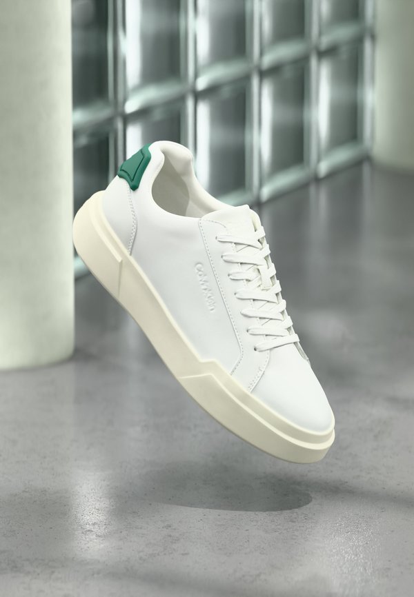 Calvin Klein CHUNKY CUPSOLE LACEUP RUB BT LTH - Trainers - bright white/enchanted forest green