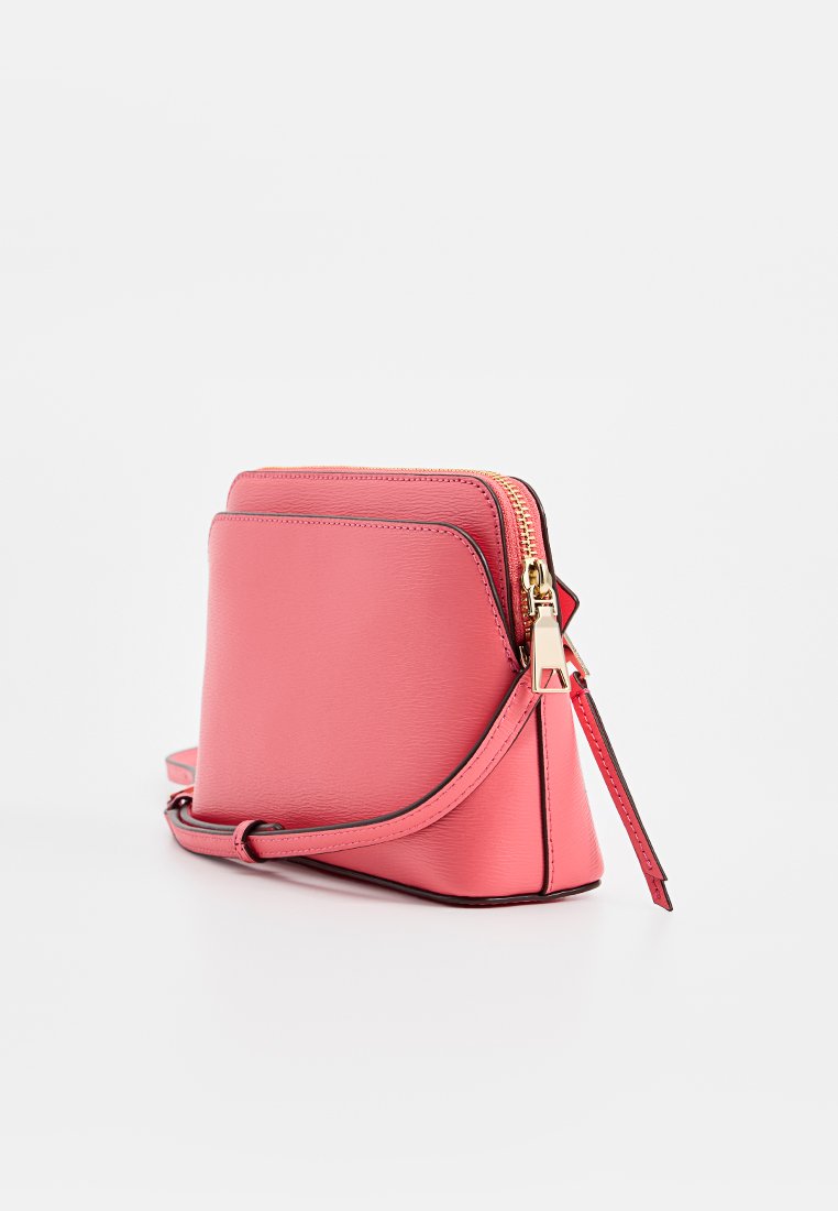 DKNY BRYANT