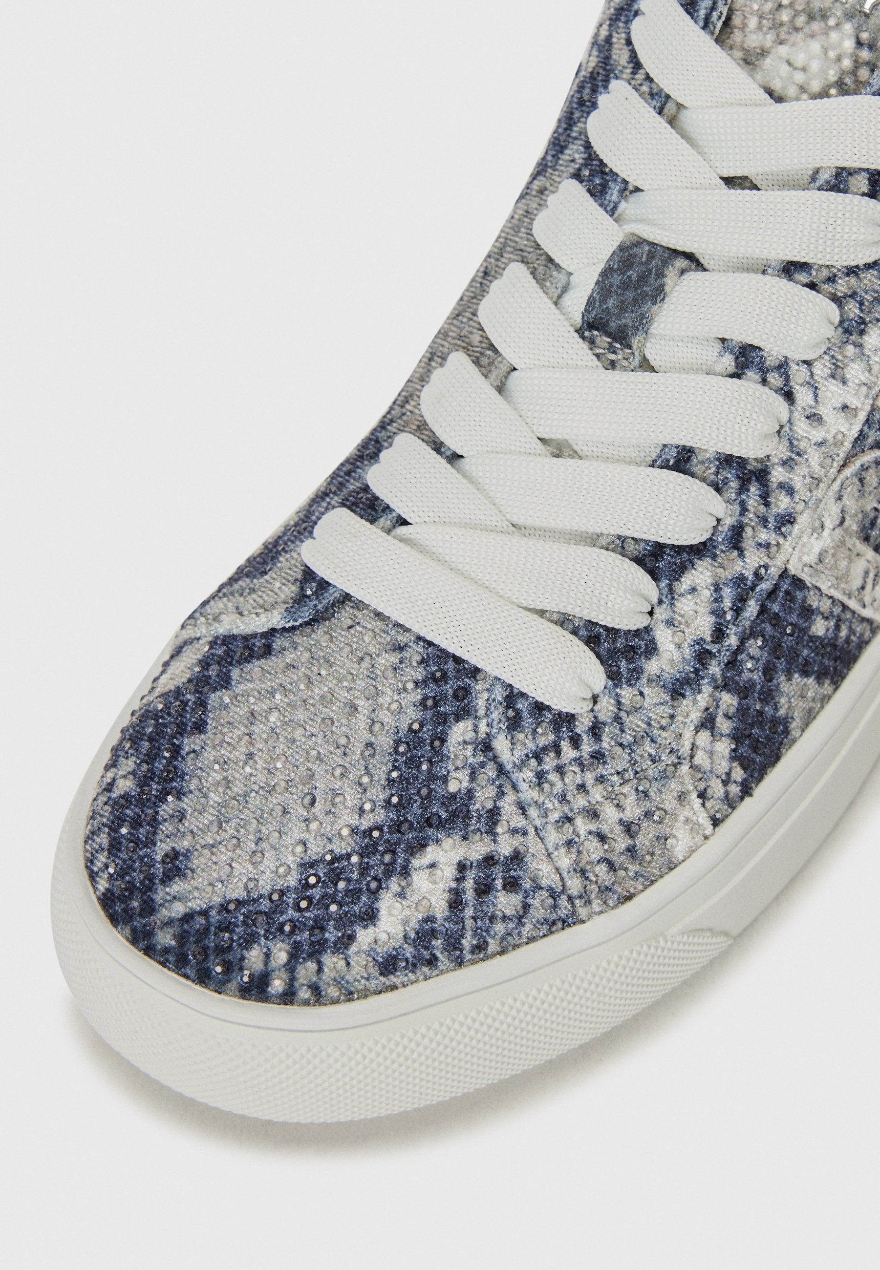 DKNY ABENI LACE UP SNEAKER
