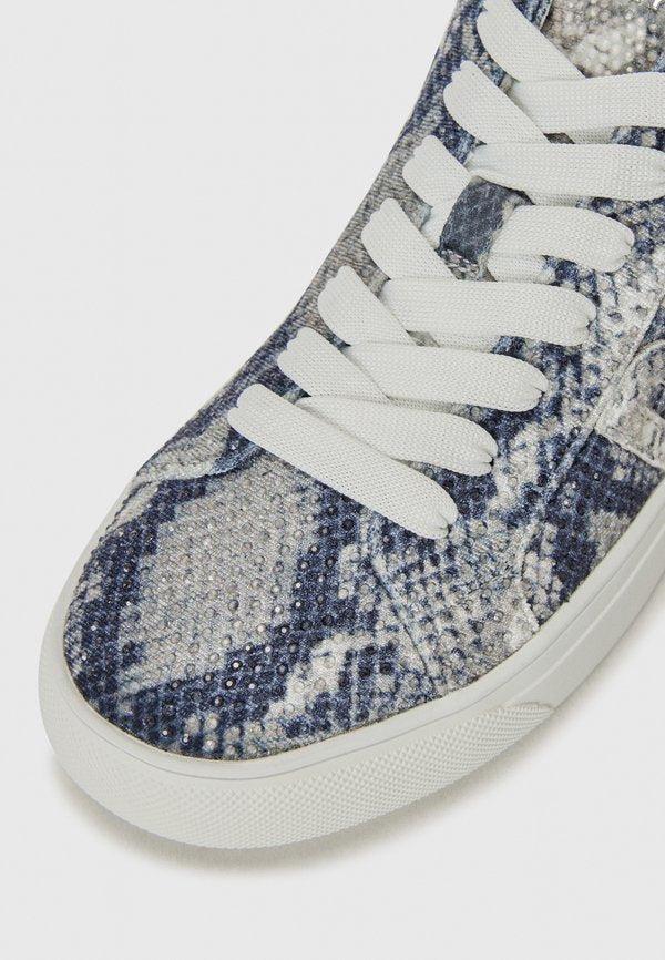 DKNY ABENI LACE UP SNEAKER