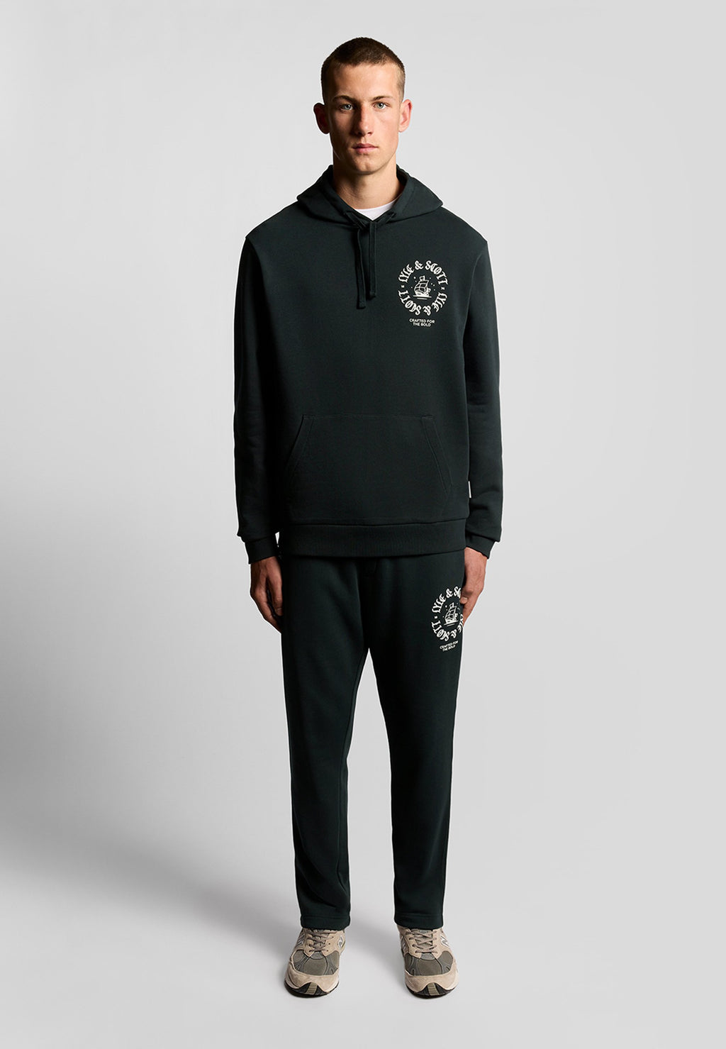 Lyle & Scott MID SHIP INSIGNIA GRAPHIC JOGGER