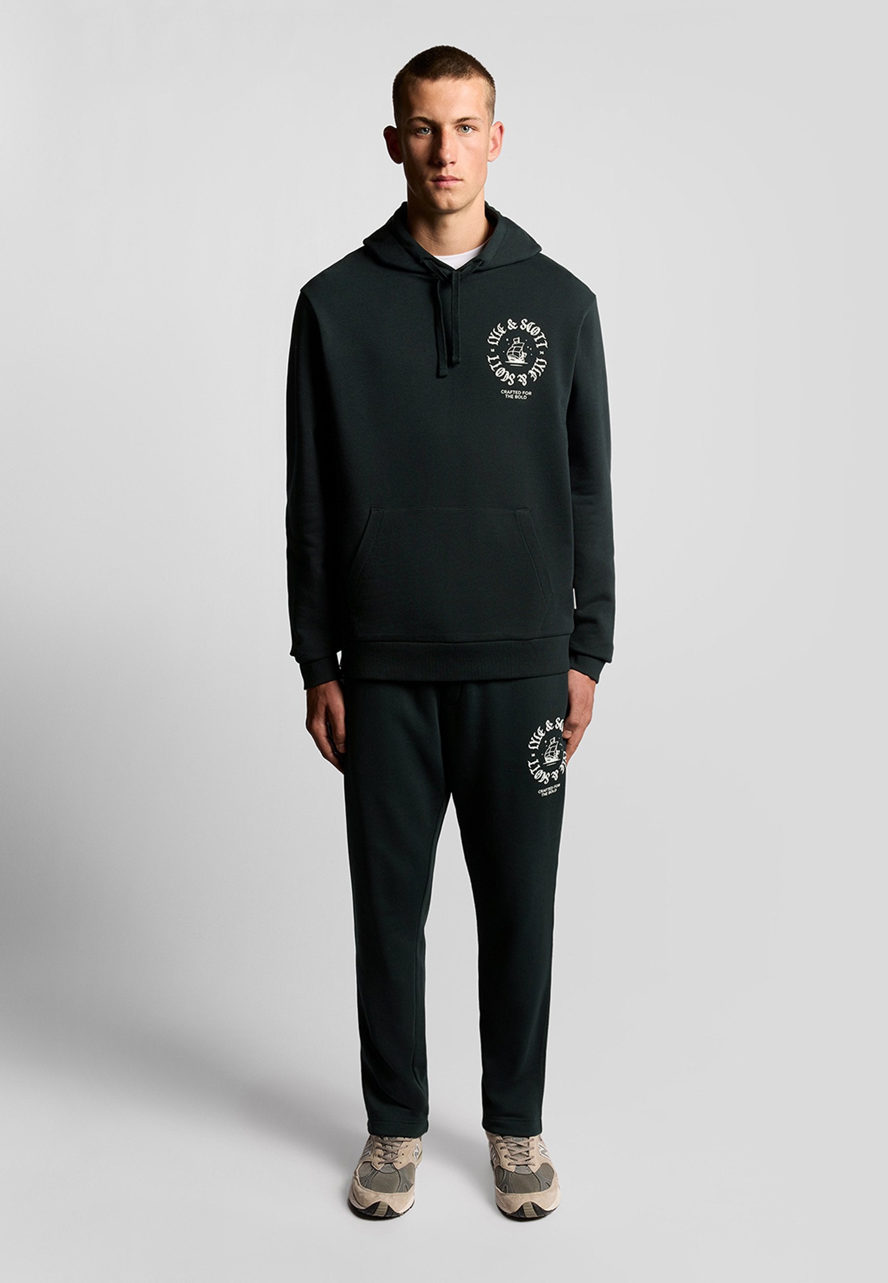 Lyle & Scott MID SHIP INSIGNIA GRAPHIC JOGGER