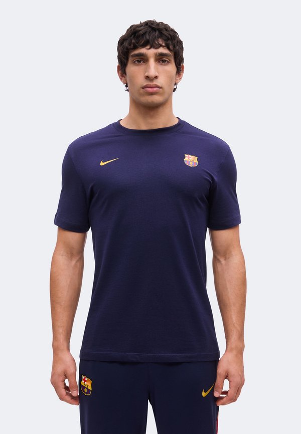 Nike Performance FC BARCELONA CREST ESSENGLANDIAL TEE - Club wear - blackened blue