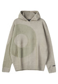 Hellgrauer Hoodie aus strukturiertem Stoff, mit einem großen grünen Kreisdesign. Mit Rippbündchen und einem Logo nahe dem Saum.