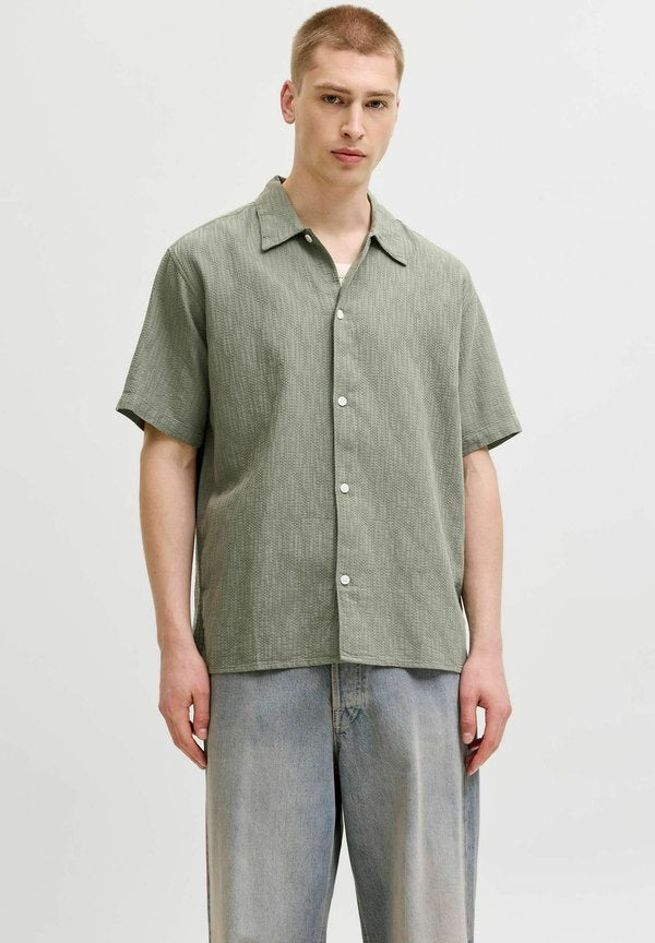Jack & Jones JORMONTAUK WAVY TEXTURE SHIRT SS SN - Shirt - vetiver