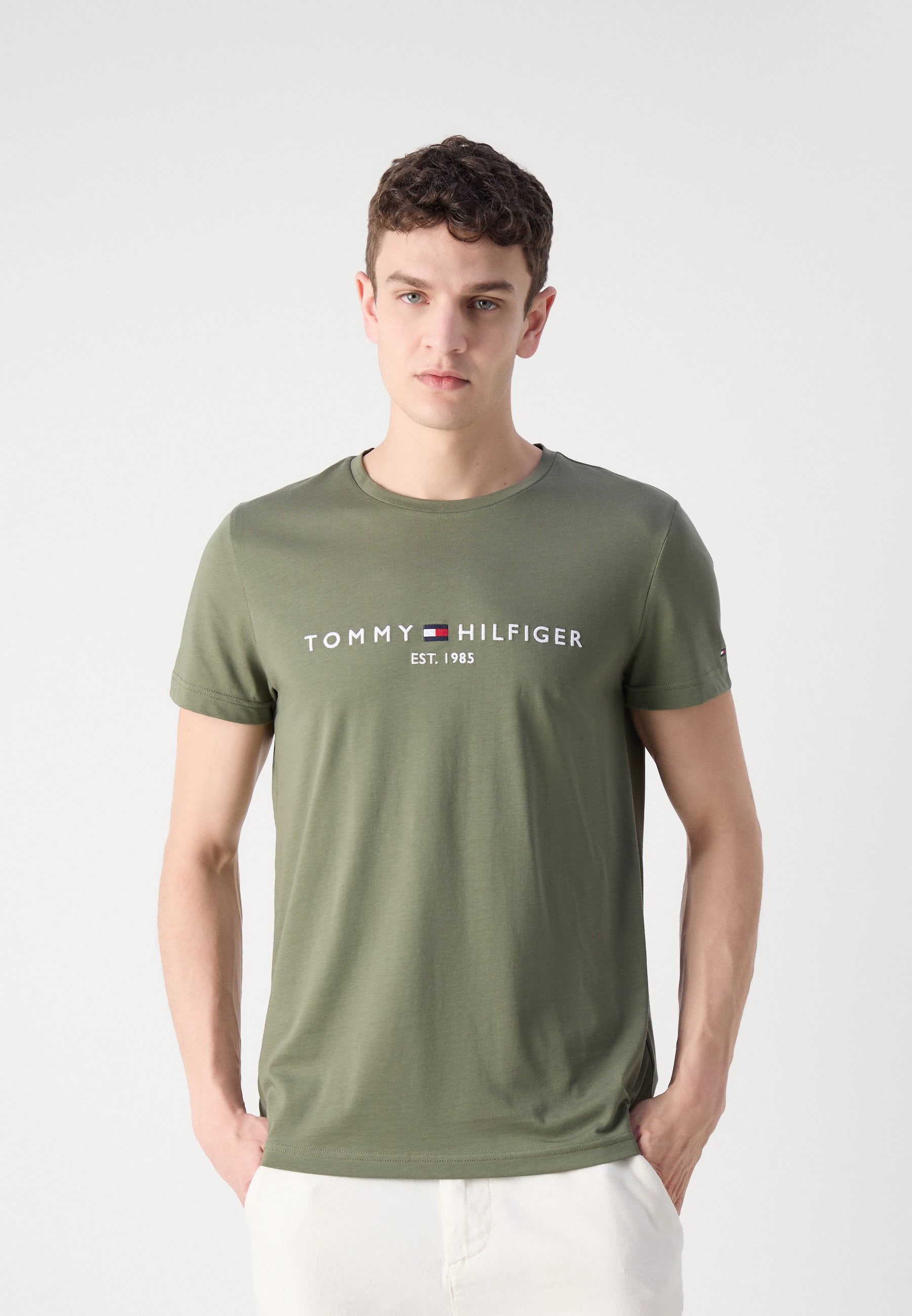 LOGO TEE Media 4