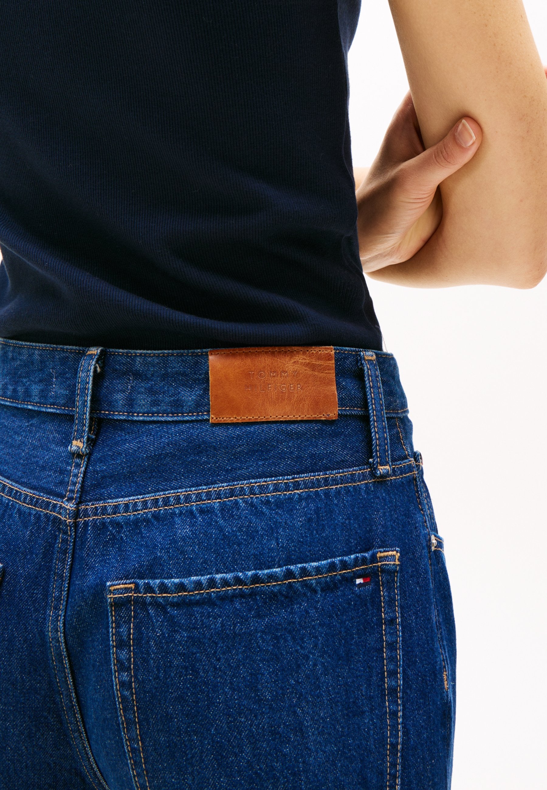 Tommy Hilfiger Mom Jeans Media 5
