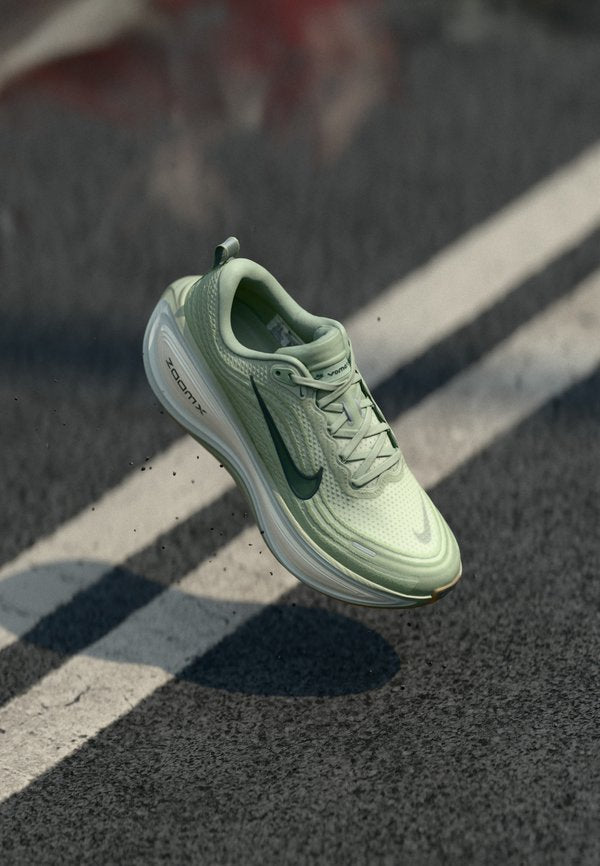 Nike Performance VOMERO PLUS - Road running shoes - jade horizon/black spruce/sail/light silver-coloured/spruce aura