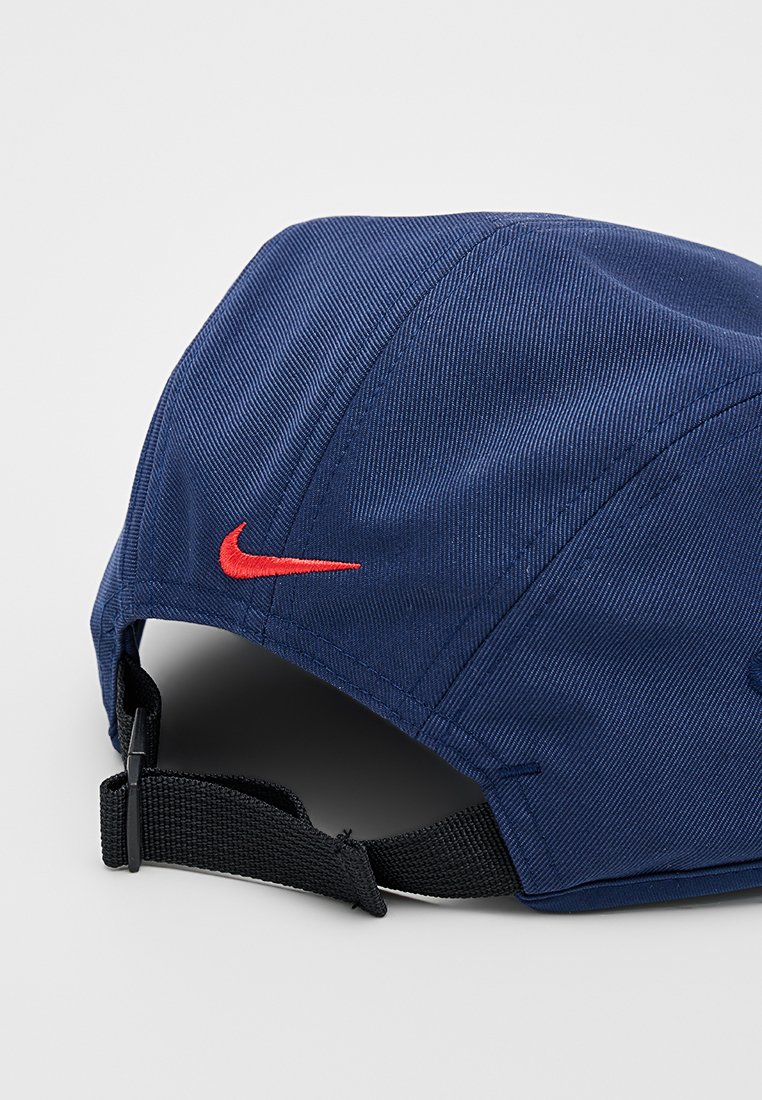 Nike Performance