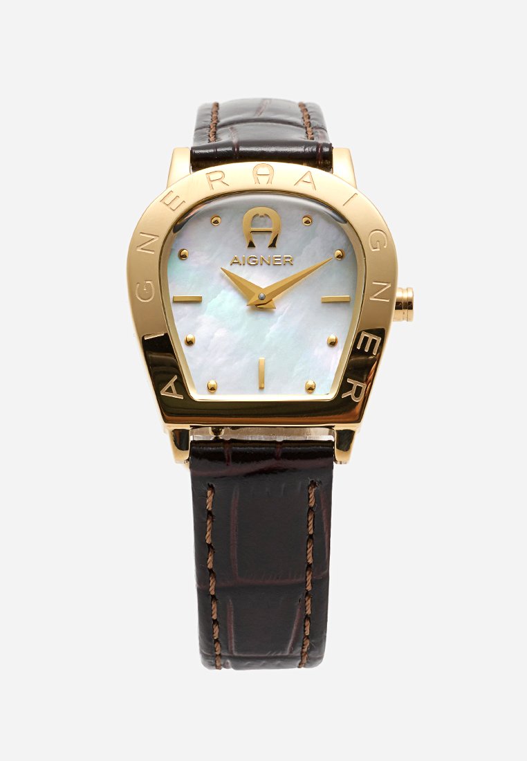 Goldene Aigner Armbanduhr mit weißem Zifferblatt, goldenen Markierungen und Zeigern, kombiniert mit einem dunkelbraunen Lederarmband mit Naht.