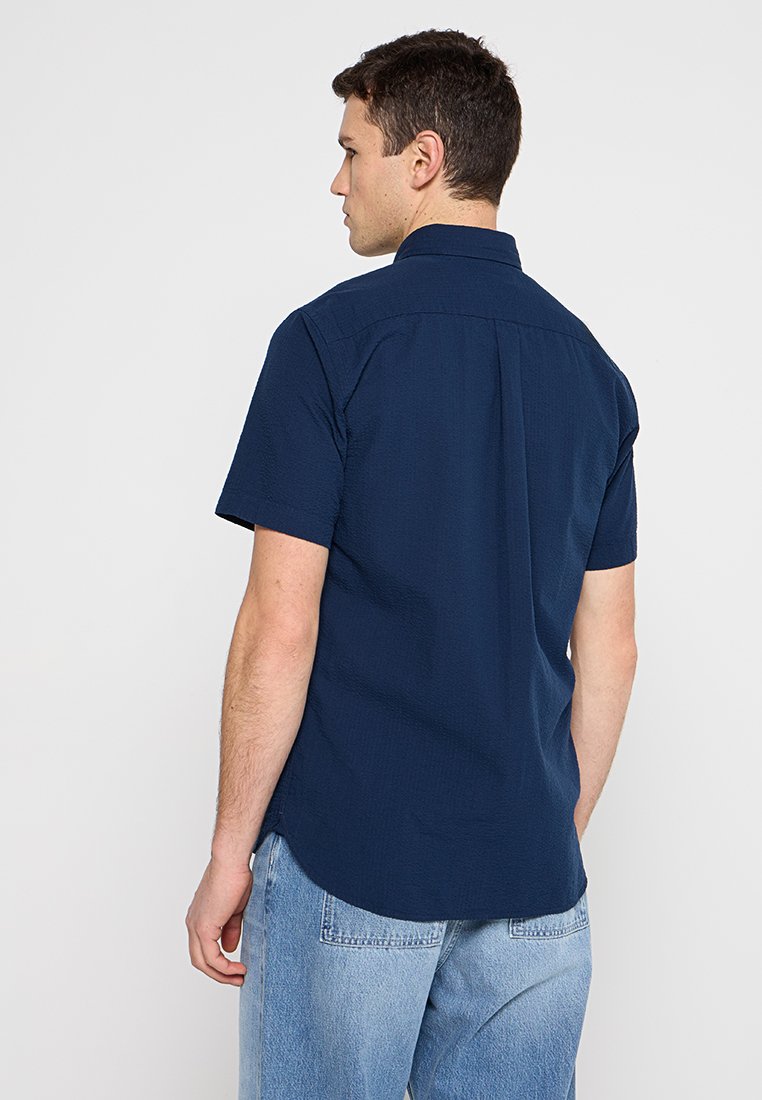REGULAR FIT Media 3