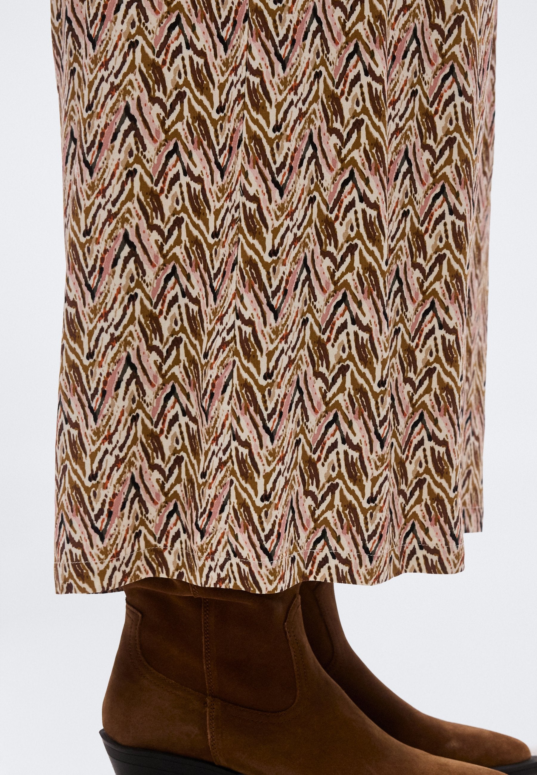 CARNOVA Loose Fit - Cropped Media 6