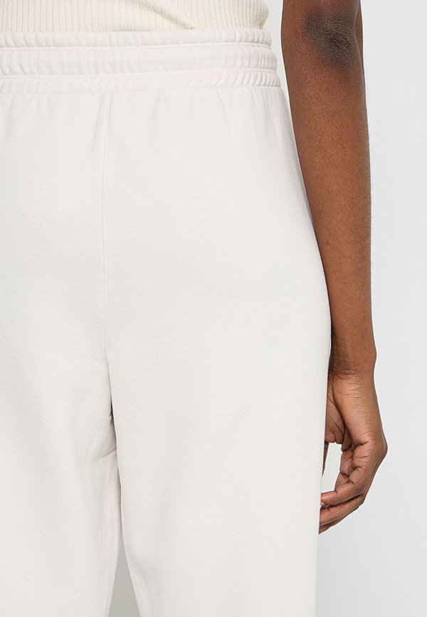 DKNY Sport