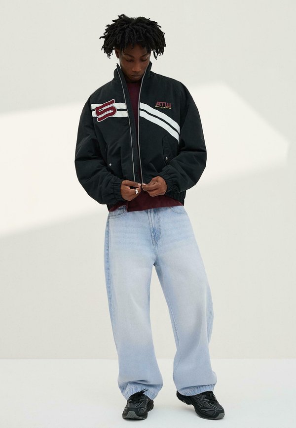 Bershka BARREL - Baggy Jeans - light blue