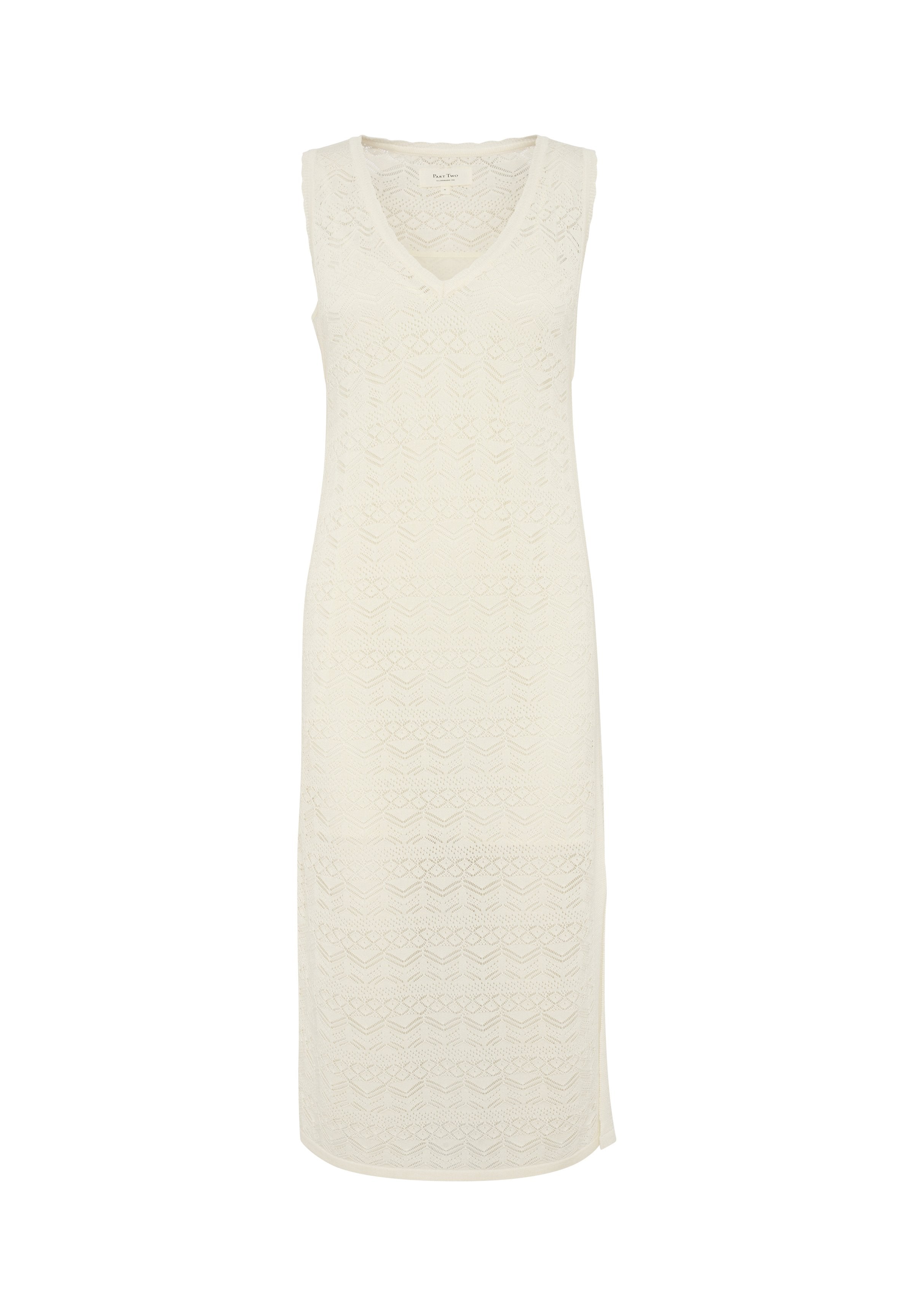 Weißes ärmelloses Kleid mit V-Ausschnitt und strukturiertem Strickmuster. Mit seitlichen Schlitzen und knielangem Design.