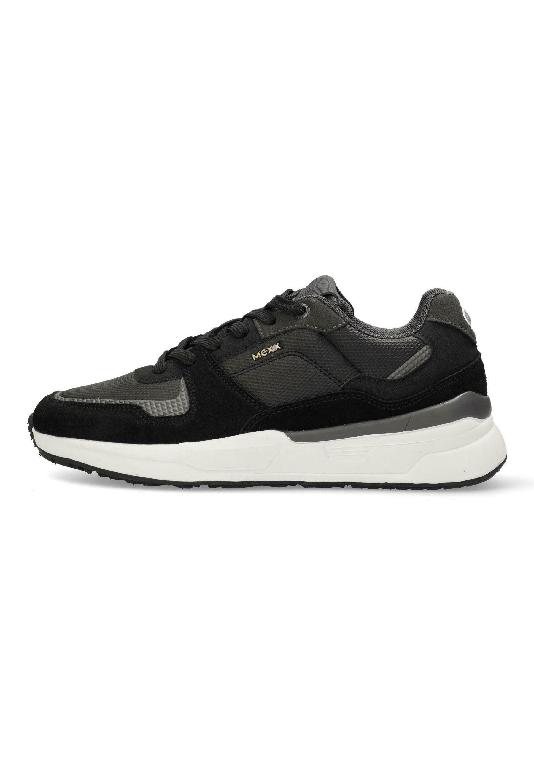 Schwarze Sneaker aus synthetischen und Wildledermaterialien, mit strukturierten Oberflächen, weißer Zwischensohle, grauen Akzenten, runden Schnürsenkeln und einem Logo an der Seite.