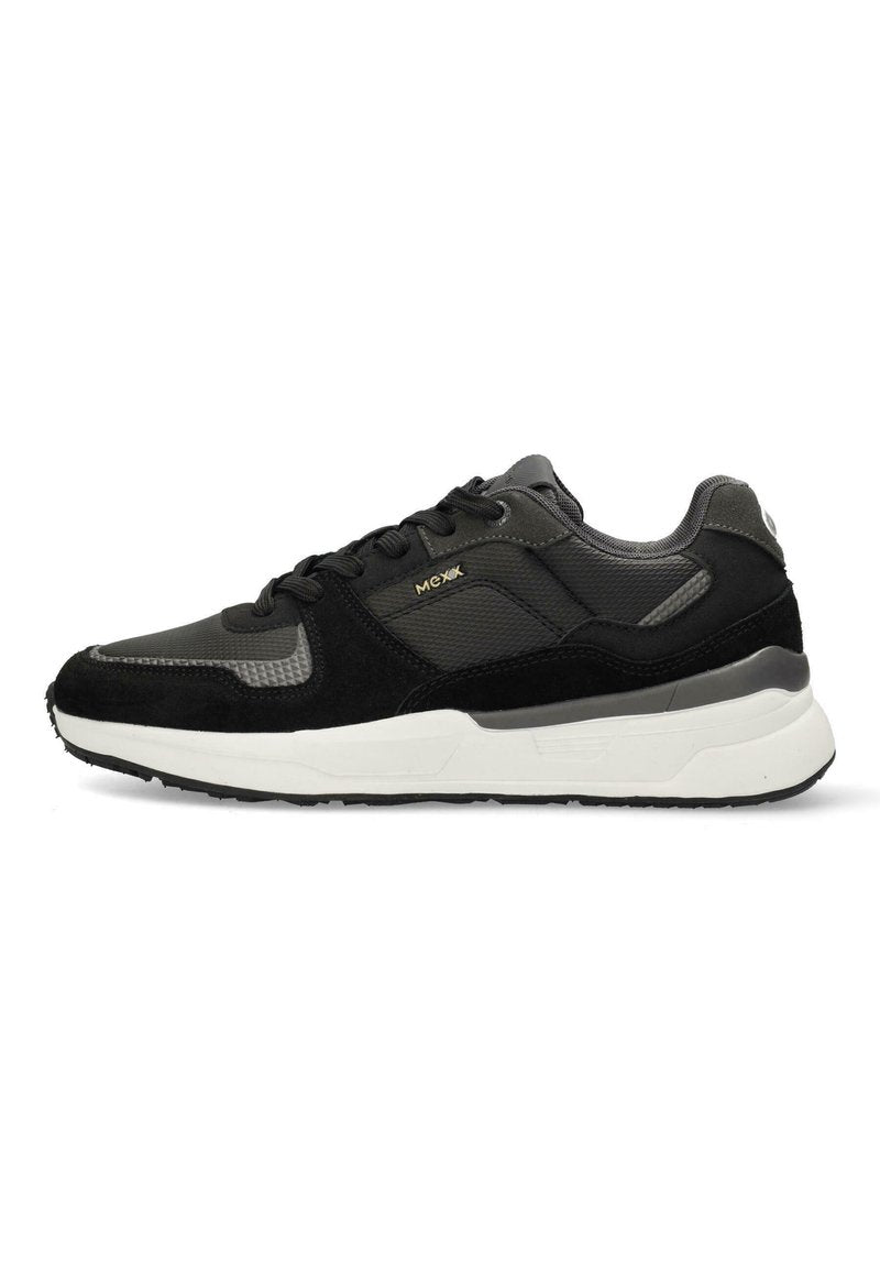 Schwarze Sneaker aus synthetischen und Wildledermaterialien, mit strukturierten Oberflächen, weißer Zwischensohle, grauen Akzenten, runden Schnürsenkeln und einem Logo an der Seite.