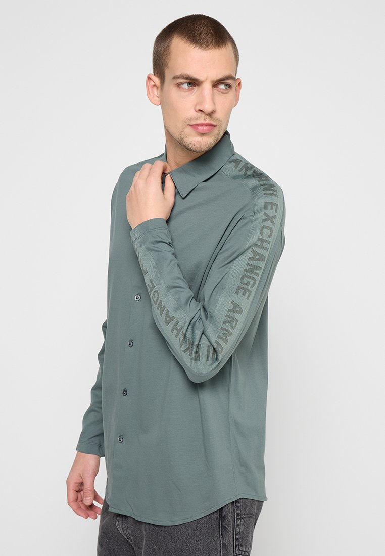 LOOSE FIT Media 5