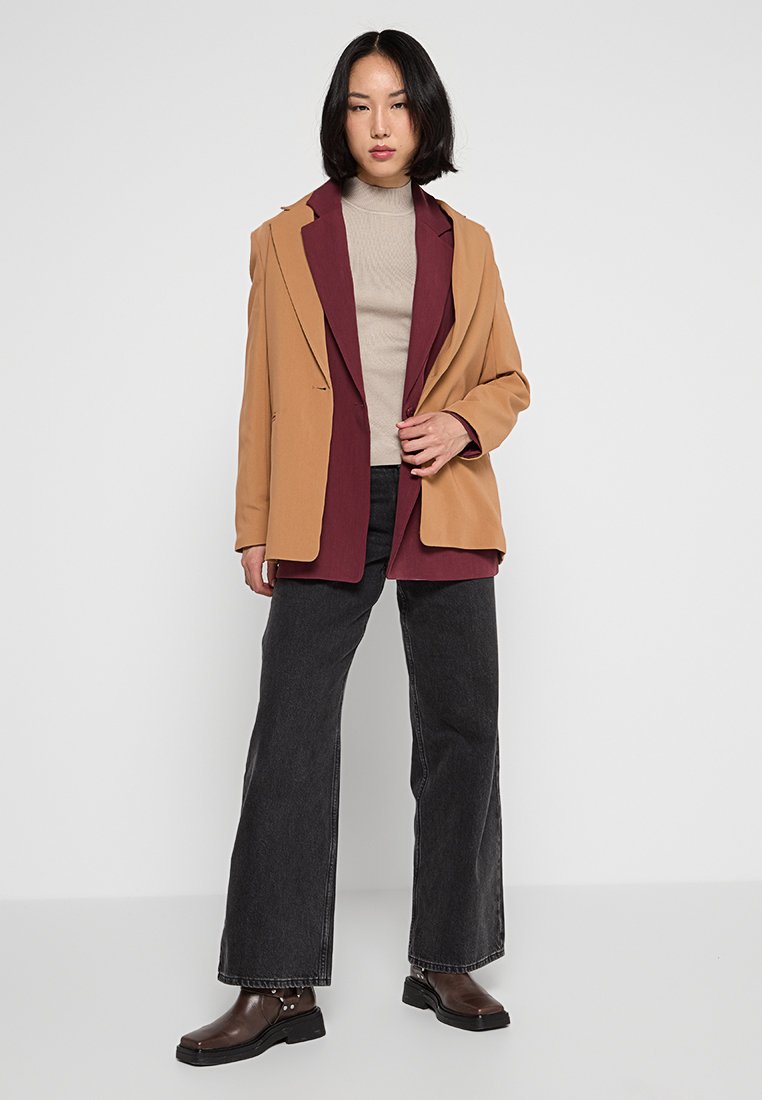 DKNY