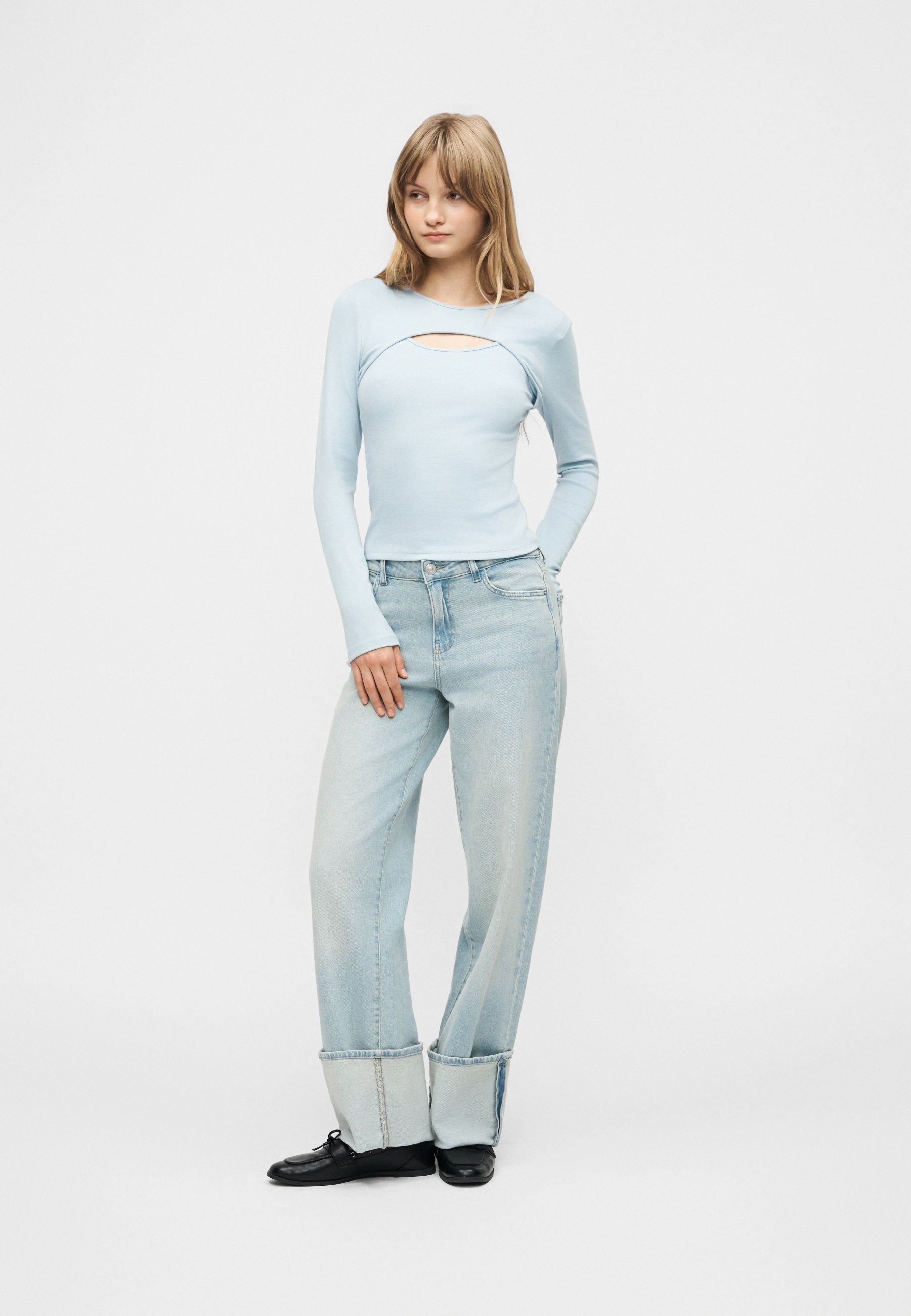 GAP LOGO CUT OUT TEE