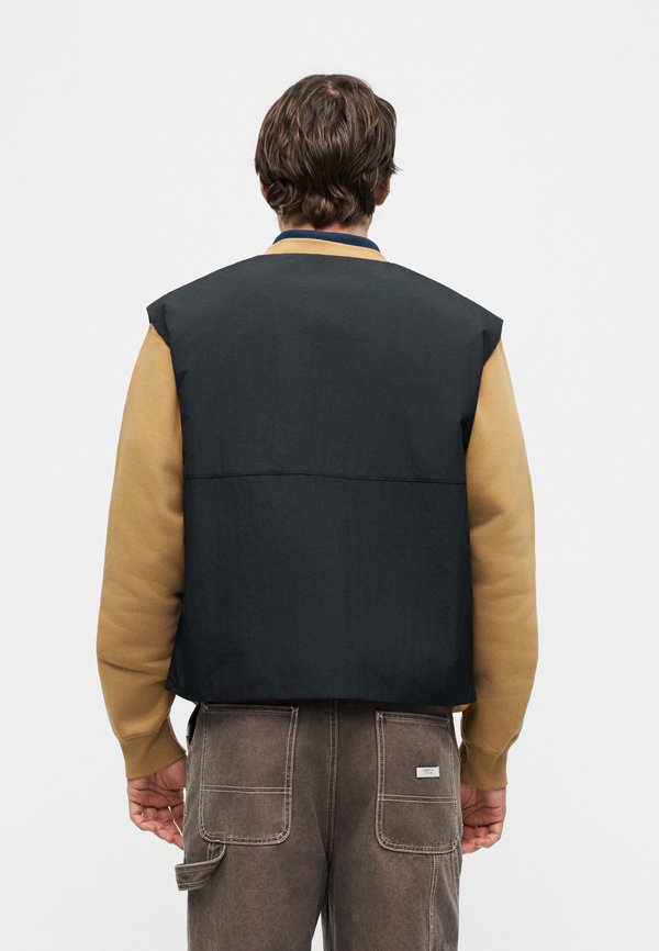 New Balance CASTLE FIELD VEST