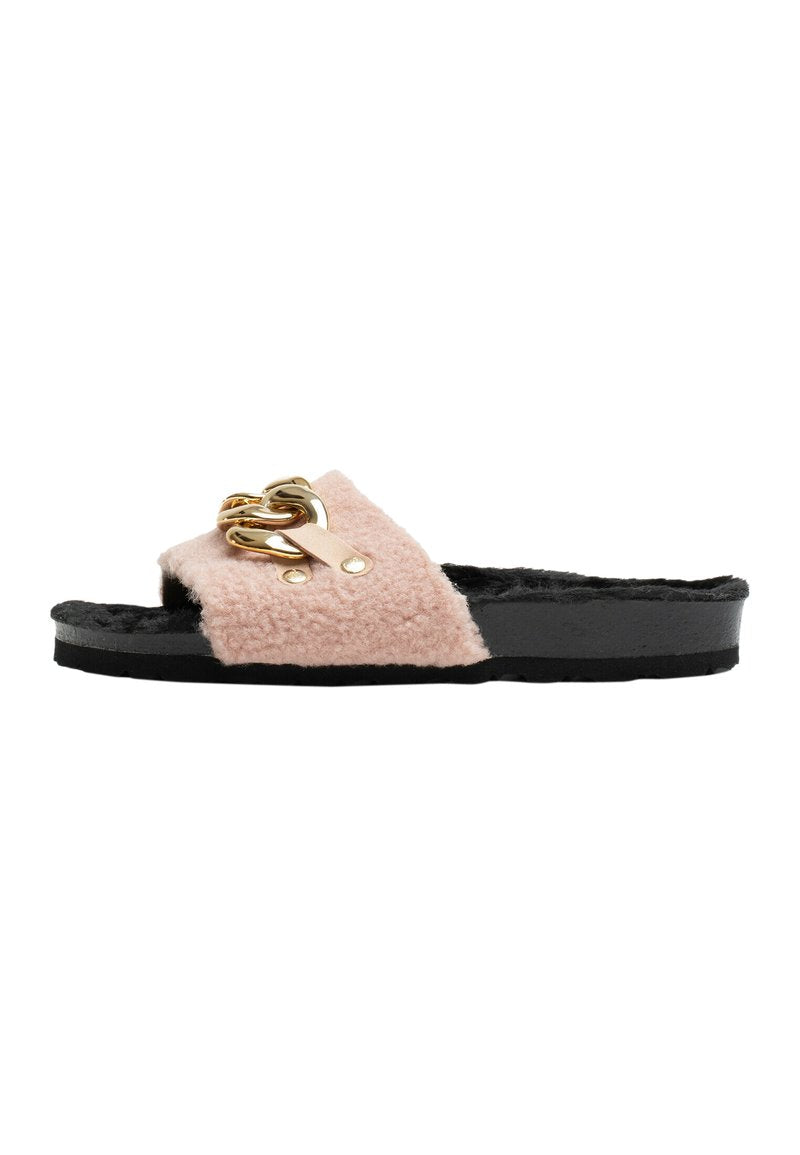 Rosa, flauschige Rutschsandale mit breitem Riemen, goldfarbener Hardware und strukturiertem schwarzen Sohlen. Sie verfügt über ein weiches Material und ein simples Design.