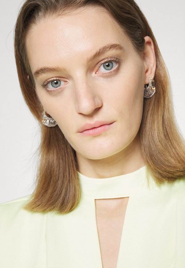 BCBGMAXAZRIA
