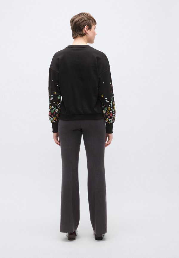 ONLY Tall ONLBROOKE O NECK FLOWER