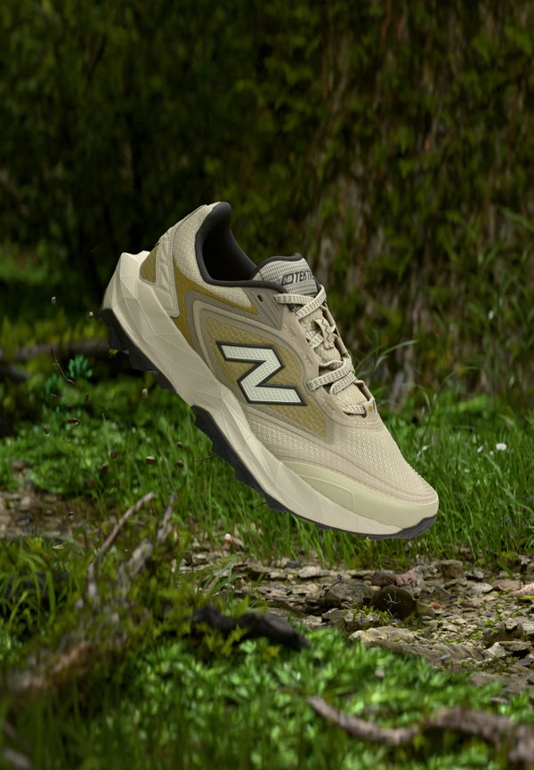 New Balance TEKTREL UTILITY - Trail running shoes - bone/basil oil/black